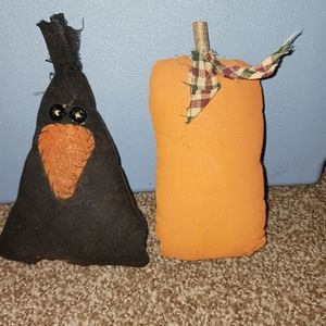 Really Cute primitive pumpkin and crow
